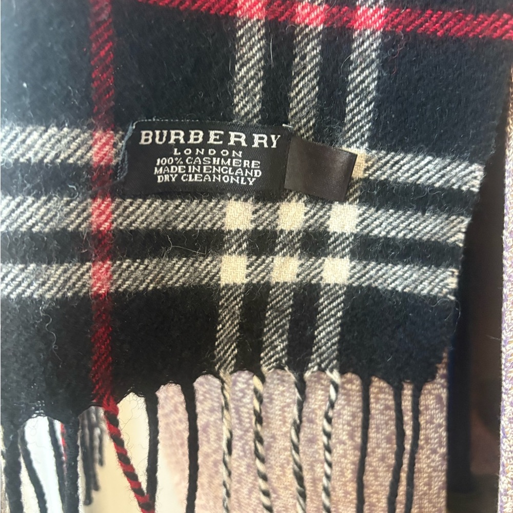 Burberry Scarf 100% Authentic. Original owner